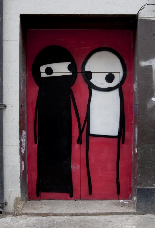 Street art, Shoreditch, London, Stik, Falko, Falko1, street artist, street art tour, guide, couple holding hands, brick lane, interracial harmony